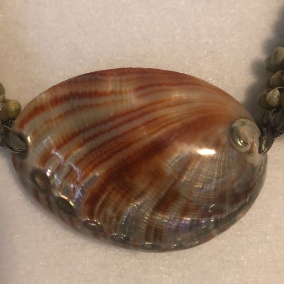 Mongo Shell Necklace - Picture 3 of 5
